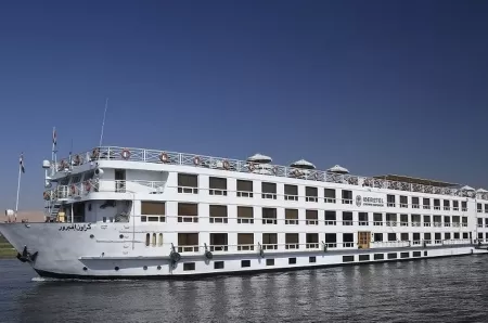 رحلة بحرية على نهر النيل في فندق إيبيروتيل كراون إمبيرور