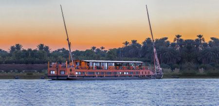 رحلة إلى القاهرة وعيارو الذهبية